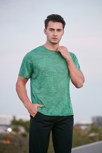 T-shirt de gymnase masculin respirant fitness qui coule un t-shirt court